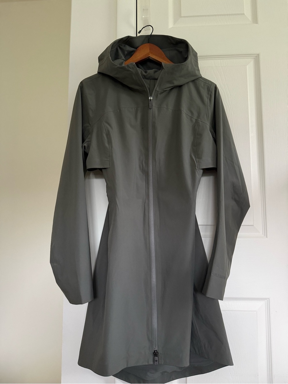 Lululemon Rain Rebel Jacket Grey Sage Size 8 Waterproof Long Raincoat